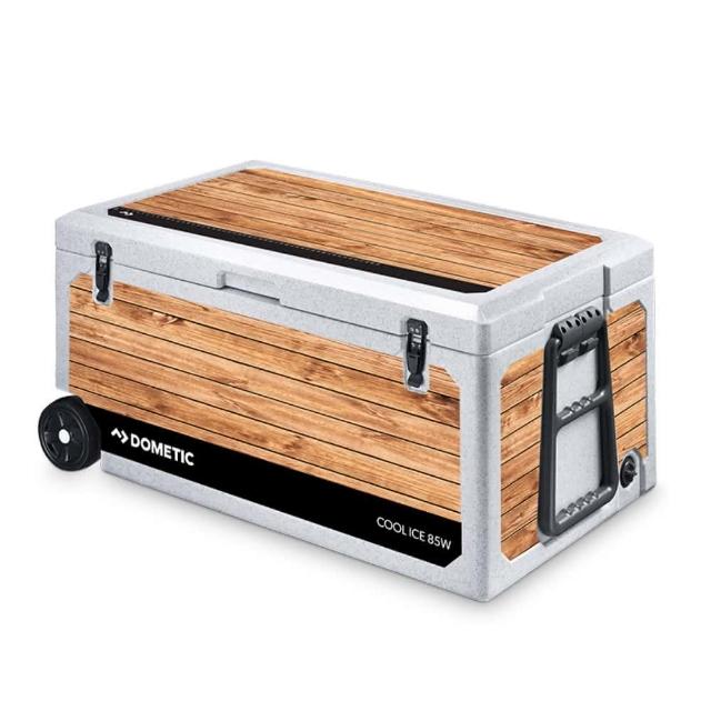 DOMETIC WCI-85W 冰桶，擁有61L以上大容量設計，適合戶外露營、野餐或家庭儲鮮使用。堅固耐用，提供穩定冷藏效果，全機享有1年保固，品質可靠，助您輕鬆保持食材新鮮。