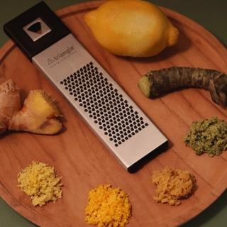 【Triangle 三角牌】德國 薑檸檬山葵刨絲器 磨碎器(刨絲器 可刨檸檬薑蓉 蔬果 檸檬 薑 芥末 起司 磨碎)