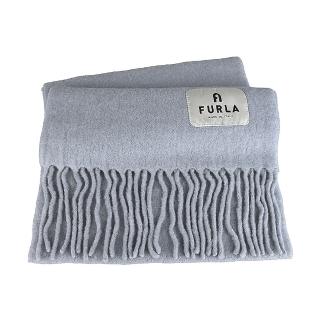 【FURLA 芙拉】FURLA Moon黑字LOGO羊毛混紡流蘇邊緣設計披肩 /圍巾(蒿屬灰)