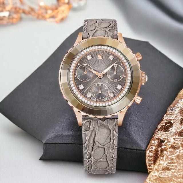 【SWAROVSKI 施華洛世奇】Octea Chrono 可可色計時手錶(37mm/5671153)