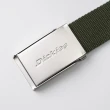【Dickies】男女款軍綠色金屬Logo壓印帶扣式腰帶｜DK012231MGR