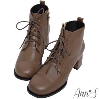 【Ann’S】愛莉諾-綁帶5孔小羊皮真皮加寬圓頭粗跟短靴5.5cm(咖)