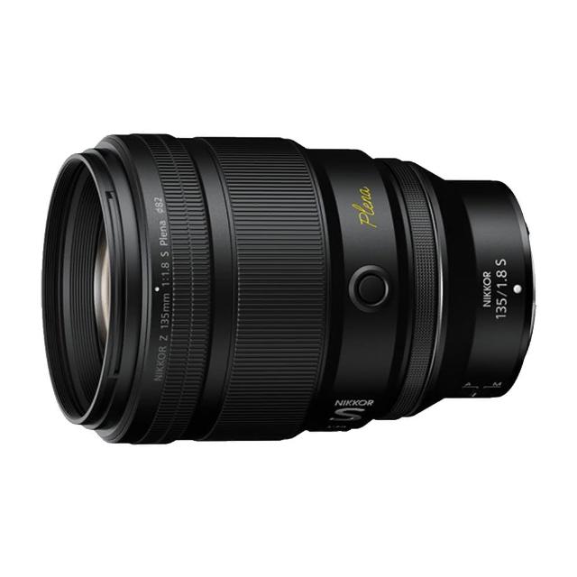 Nikon 尼康 Z 135mm f/1.8 S Plena 是專為全幅微單眼設計的頂級定焦鏡頭,採用恆定 f/1.8 大光圈,提供出色的低光表現與淺景深效果。作為中長焦鏡頭,這款 Plena 鏡頭以其優異的解析力和美麗的散景聞名,適合人像、風光與體育攝影。品牌 Nikon 尼康,貨源為公司貨,確保品質可靠。以上資料與圖片僅供參考!規格及隨機標準配備以實際出貨為主,如有錯誤或不符者,將不再另行補寄或更換,謝謝! Nikon尼康 Z 135mm F/1.8 S Plena