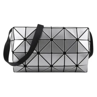 【ISSEY MIYAKE 三宅一生】BAOBAO 幾何方格4x6搖滾斜背包(亮銀)