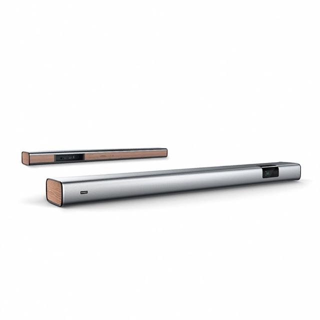SKYWORTH創維 Soundbar Live-1 是銀色系桌上型劇院喇叭,尺寸長900mm x 寬98mm x 高60mm,重量僅2.58kg,支援WiFi與藍芽Bluetooth連線,提供高品質主喇叭音效。產地中國,享1年保固,附原廠配件。適閤家庭娛樂,提升影音體驗的專業WiFi音響選擇。 SKYWORTH創維 Soundbar Live-1