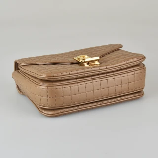 【CELINE】CELINE C字LOGO格紋縫線牛皮扣式斜背包(多色)