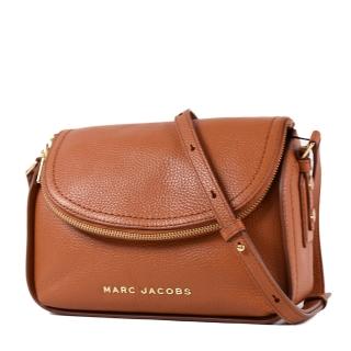 【MARC JACOBS 馬克賈伯】荔枝紋拉鍊暗層磁吸釦翻蓋斜揹包-煙燻棕