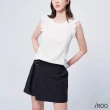 【iROO】黑色花苞皮帶經典設計短褲