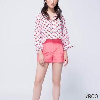 【iROO】壓折俐落女人設計短褲