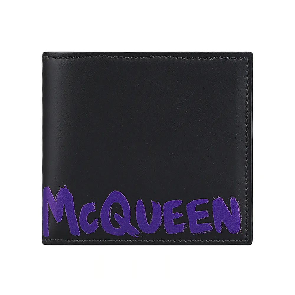 【ALEXANDER MCQUEEN】ALEXANDER McQUEEN 紫藍字母筆刷LOGO滑面小牛皮8卡對折短夾(黑)