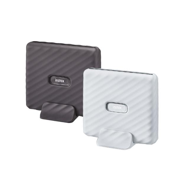 FUJIFILM 富士 instax LINK WIDE 是一款輕巧便攜的藍芽即時相片印表機,完美相容 Android 和 iOS 裝置,讓您隨時透過手機 App 傳輸影像,即時列印出寬幅 2x3 尺寸的富士相片。具備 318 DPI (12.5 點/mm) 高解析度列印技術,影像接收後約 12 秒即可輸出美照。採用鋰電池充電,主機尺寸僅 139mm×127.5mm×33.7mm,重量約 340g (不含相紙盒),適合旅行與日常使用。提供白色與灰色兩種顏色選擇,捕捉生活時刻,輕鬆分享回憶。產品規格更新恕不另行通知,詳細資訊請參考官方網站。 FUJIFILM富士軟片 instax LINK WIDE