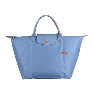 【LONGCHAMP】LONGCHAMP Le Pliage Club刺繡橘紅LOGO尼龍壓釦拉鍊式手提包(中/淺藍)