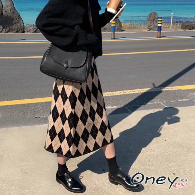 【ONEY 歐妮】● 復古英倫風菱格紋針織Ａ字裙(秋冬/半身裙/中長裙/售完不補)