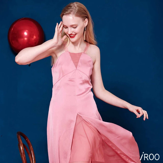 iROO 氣質光澤華麗設計細肩帶洋裝