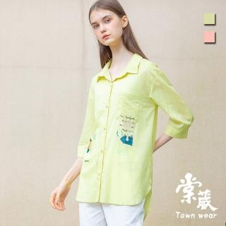 【TOWN’WEAR 棠葳】休閒印圖開衩長版純棉襯衫 2色(女上衣/女上著/七分袖/口袋/翻領)