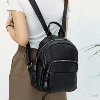 【MYMY】皮繩配件 牛皮後揹包(牛皮提把/荔枝紋牛皮/個性吊飾/減壓背帶/經典黑)