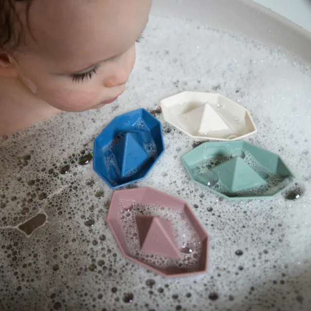 【Shnuggle】寶寶快樂洗澡玩具組(洗澡玩具收納桶+漂漂船+星光洗澡玩具+小小水瓢)