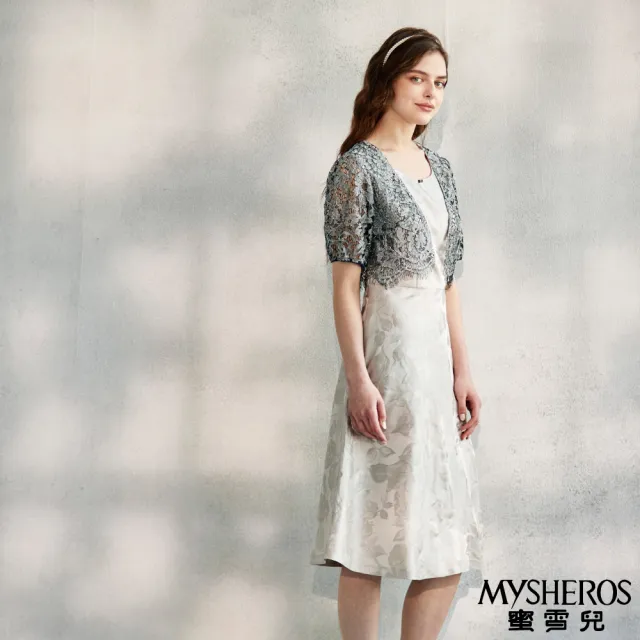 【MYSHEROS 蜜雪兒】絲質連身洋裝 假兩件蕾絲鏤空罩衫 精緻印花設計(灰)