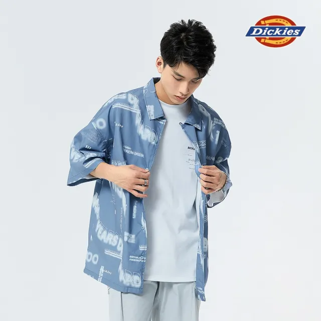 【Dickies】男款淺灰藍滿版印花純棉100週年寬版短袖襯衫｜DK011239E71