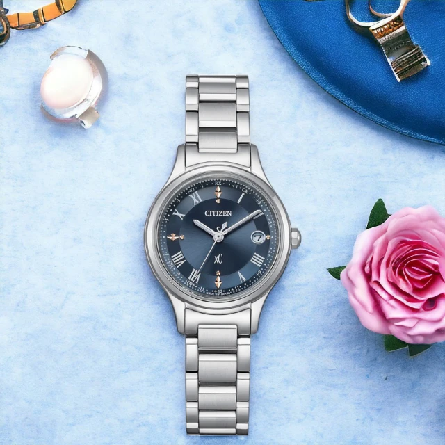 【CITIZEN 星辰】xC 光動能 鈦金屬 電波 女錶 藍寶石 手錶 灰藍色 母親節 禮物(ES9490-61L)