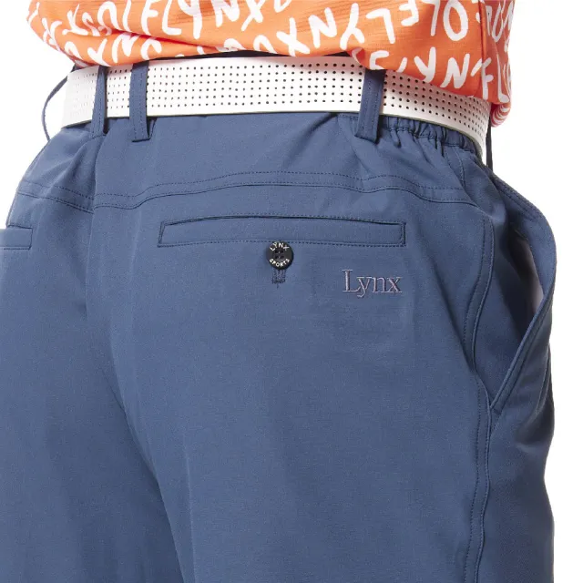 【Lynx Golf】男款彈性舒適腰圍兩側鬆緊帶素面基本款後袋Lynx繡花雙折休閒短褲(二色)
