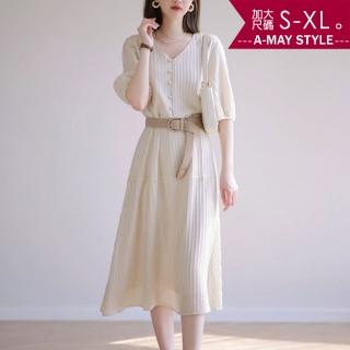 【艾美時尚】中大尺碼女裝 洋裝 優雅名媛風V領坑條顯瘦連身洋裝。S-XL(米杏.預購)