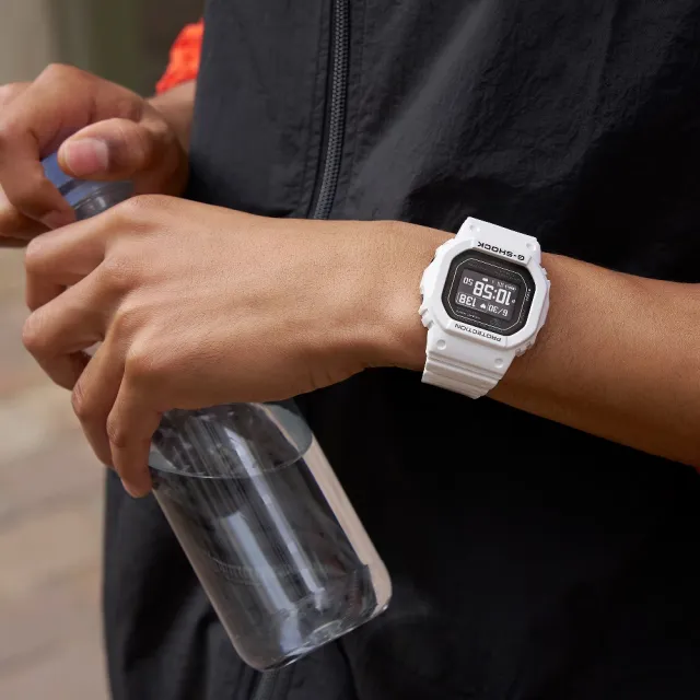 【CASIO 卡西歐】追蹤運動計畫實用多功能時尚腕錶 白 44.5mm(DW-H5600-7)