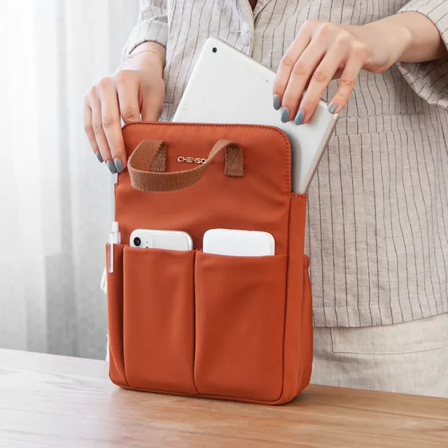 【CHENSON】薄型iPad袋 包中包附水壺固定口袋(CG84013)
