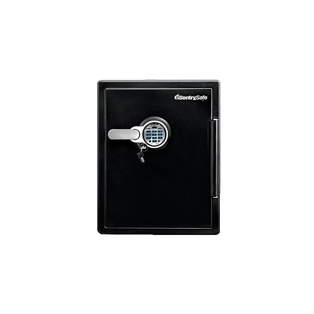 Sentry Safe SFW205BXC Sentry Safe SFW205BXC 專業防火防水保險箱,支援鑰匙與密碼式雙重開鎖,適合存放重要檔案與貴重物品。品牌信譽卓越,提供1年保固(人為損壞如遺失鑰匙或鎖在箱內不保固),確保您的財物安全無虞。
