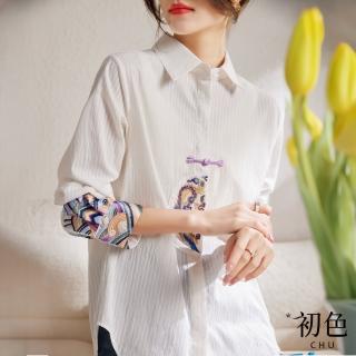 【初色】古風花草圖騰刺繡拼接復古盤扣長袖襯衫上衣女上衣-米白色-33416(M-2XL可選)