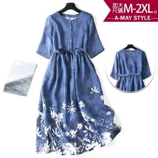 【艾美時尚】中大尺碼女裝 洋裝 印花棉麻感排扣繫帶長洋裝。M-2XL(藍.預購)