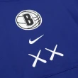 【NIKE 耐吉】x KAWS 聯名帽T 布魯克林 籃網 女款 藍 Brooklyn Nets Club 23/24(FB4916-495)