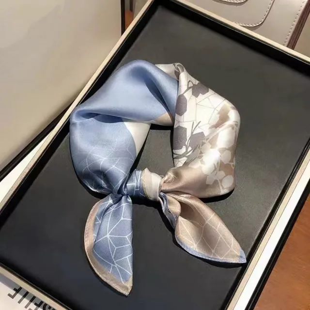 【I.Dear】100%蠶絲歐美圖騰頂級印花真絲領巾小方巾(淡寧藍)