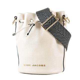 【MARC JACOBS 馬克賈伯】牛皮荔枝紋束口手提/斜背二用水桶包-香草白