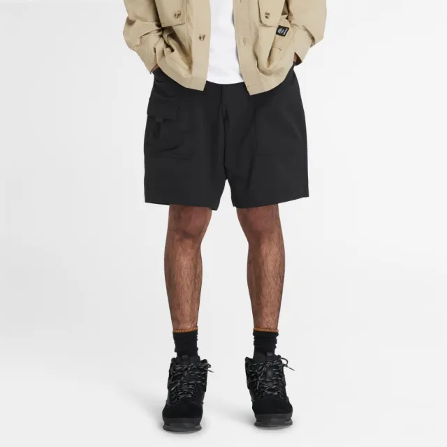 【Timberland】男款黑色防潑水寬版短褲(A5SC6001)
