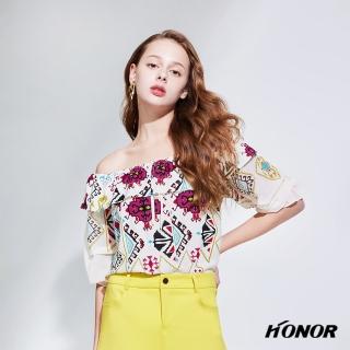 【HONOR 山形屋】歐式圖騰平口雪紡荷葉領透膚上衣