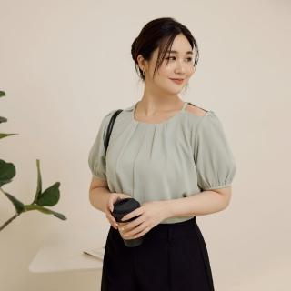 【OB 嚴選】雲朵自訂款小露肩抓褶不易皺泡泡袖上衣 《AB19327》