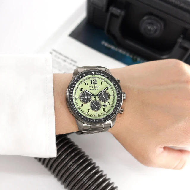CITIZEN 星辰 光動能 夜光型者 三眼計時 日期 防水100米 不鏽鋼手錶 螢光綠x鈦色 44mm(CA4507-84X)