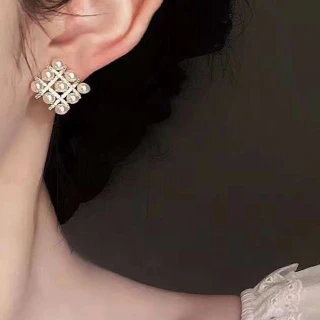 【KARAT】經典時尚小香風 極光珍珠耳環