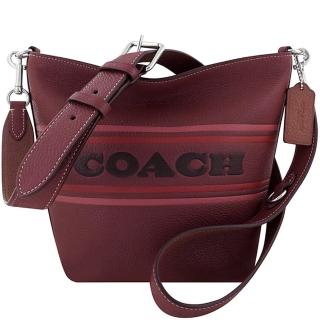 【COACH】荔枝紋皮革LOGO條紋斜背包(酒紅色)