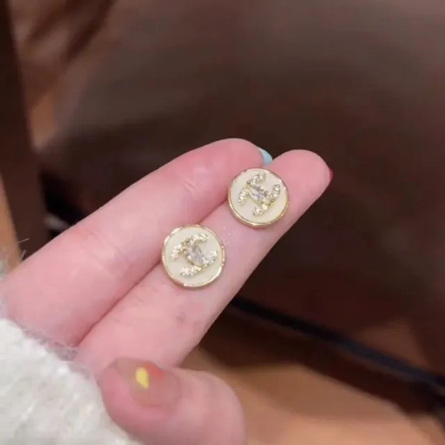 【Emi 艾迷】復古法式 小香風 C字圓盤  925銀針 耳環