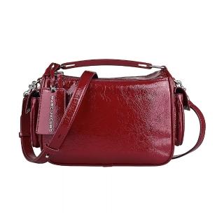 【MARC JACOBS 馬克賈伯】MARC JACOBS THE SOFT BOX 23雙拉鍊漆面牛皮手提斜揹包(暗紅)