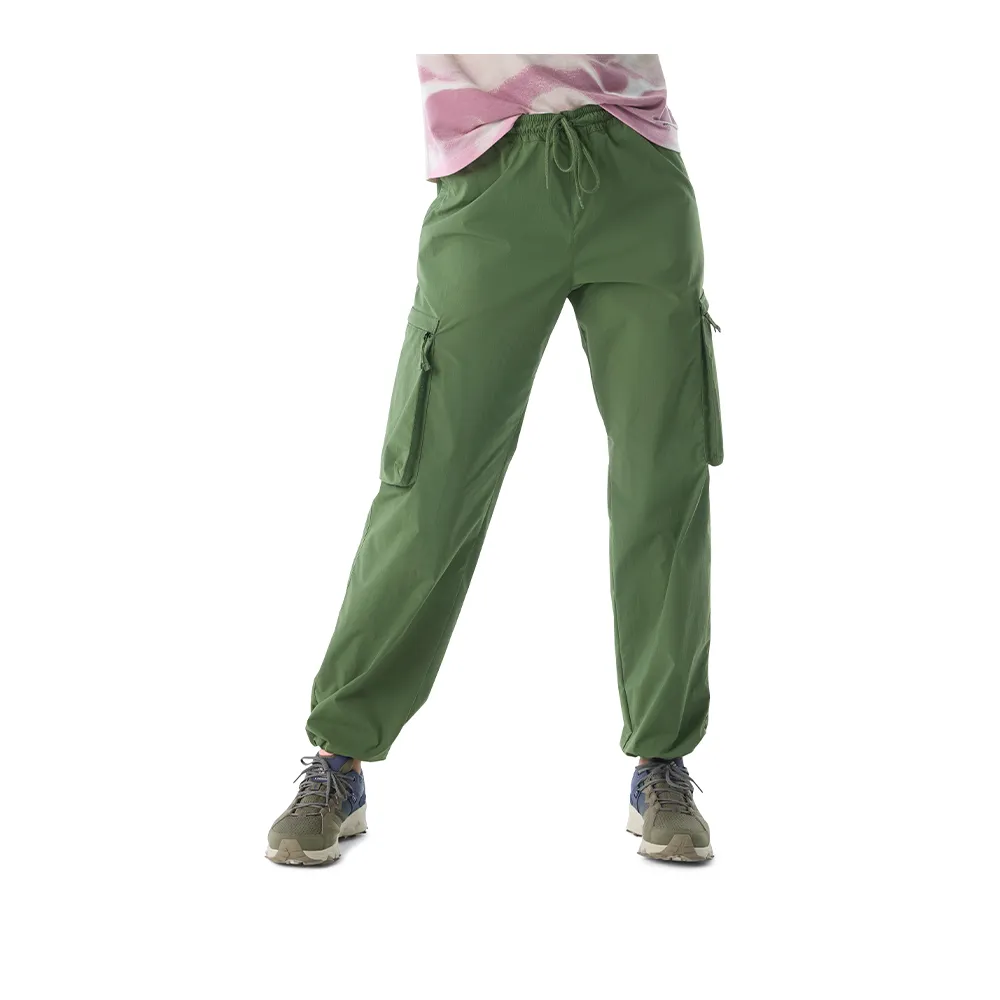 【Columbia 哥倫比亞 官方旗艦】女款-Boundless Trek™防曬UPF50防潑口袋長褲-黑綠色(UAR94250GR/IS)