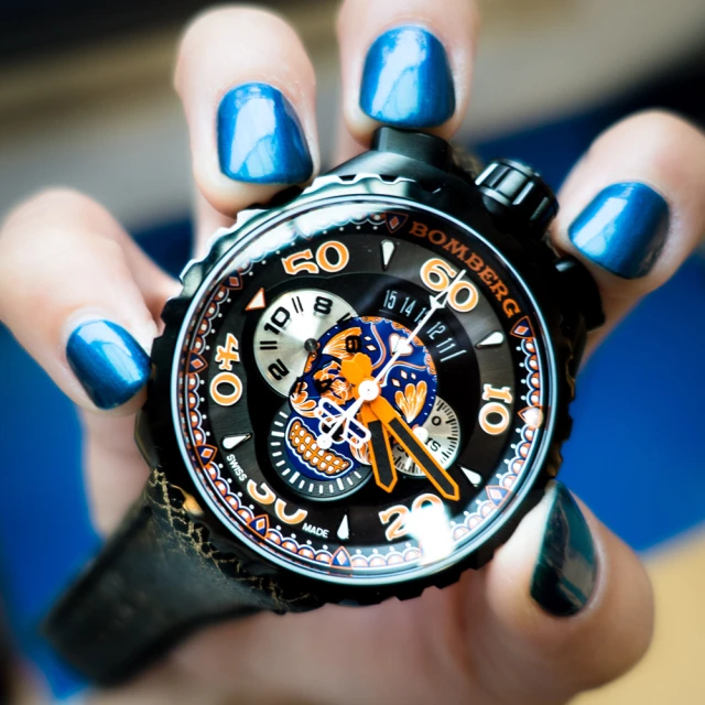 BOMBERGBOMBERG BOLT-68 系列 藍骷髏計時碼錶