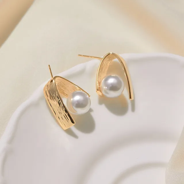 【OB 嚴選】法式貝珠刷紋金屬925銀針耳環 《XA360》