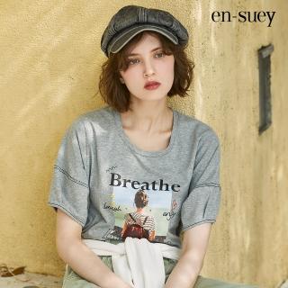 【en-suey 銀穗】美式印圖微拋袖剪接上衣-女