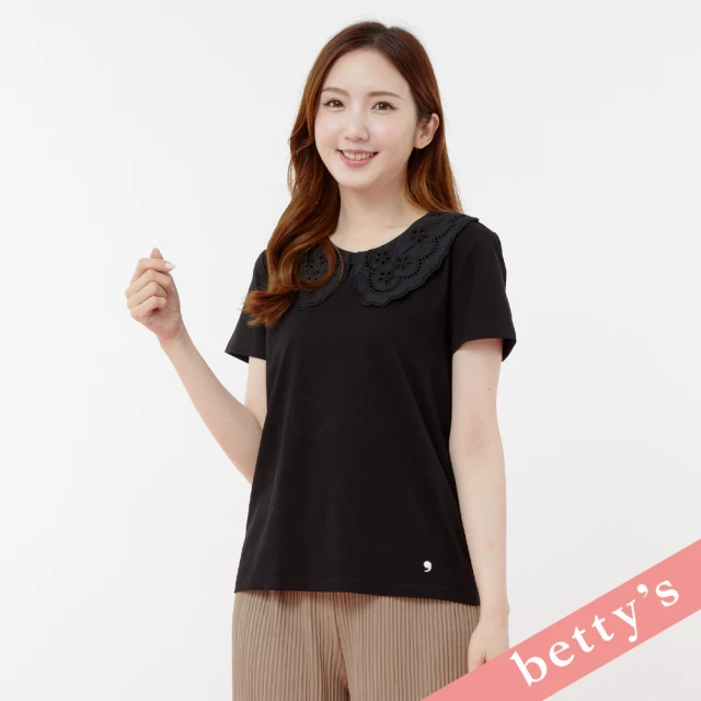 betty’s 貝蒂思 可愛蕾絲雲朵桃領素色T-shirt(黑色)