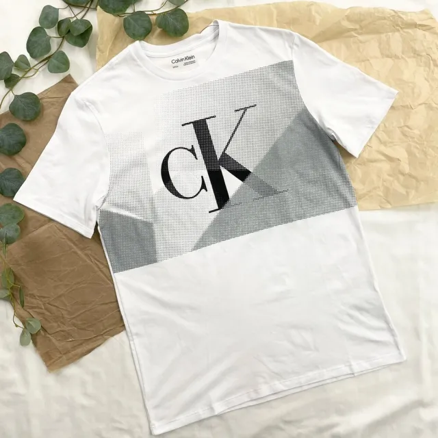 【Calvin Klein 凱文克萊】Calvin Klein 未來感 設計款 短T  T恤 短袖 大尺碼  CK 純棉 上衣(短袖 T恤)