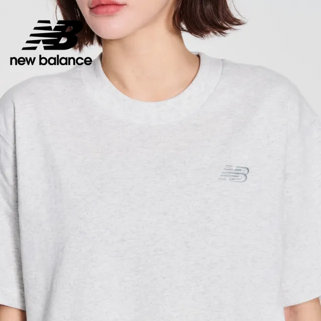 【NEW BALANCE】NB 圓領刺繡NB短袖上衣_女性_淺灰色_WT41501AHH(美版 版型偏大)