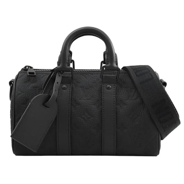 全新 LOUIS VUITTON 路易威登 M20900 經典 Keepall Bandoulière 25 Taurillon 黑色牛皮兩用斜揹包，採用高品質牛皮製成，設計簡約大方，適合日常出門使用。配有可拆卸背帶與提把，輕便實用，內設1個內袋，方便收納隨身物品。來自歐洲原廠，產地法國，是時尚與實用兼具的經典選擇。